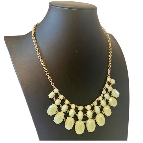 Lucky Knot 3 tiered Mint Green Collar Statement Necklace - Picture 2 of 5